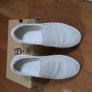 UGG WHITE LEATHER SLIP ONS
